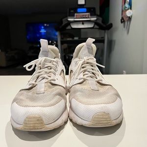 Nike White Hurrache, size 9.5, $25